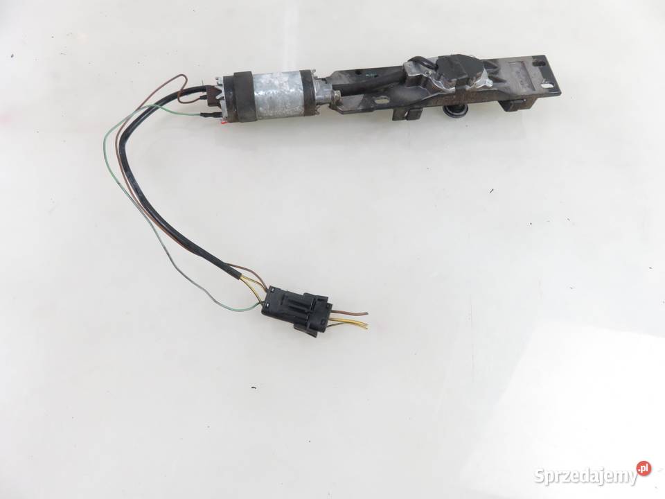 ZAMEK KLAPY BMW 7 E38 0390201300