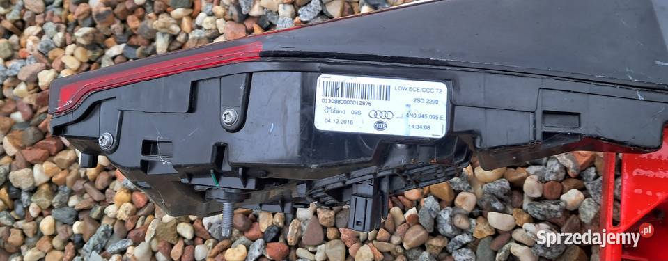 AUDI A8 S8 BLENDA TYŁ 4N0945895E środek sprzedam