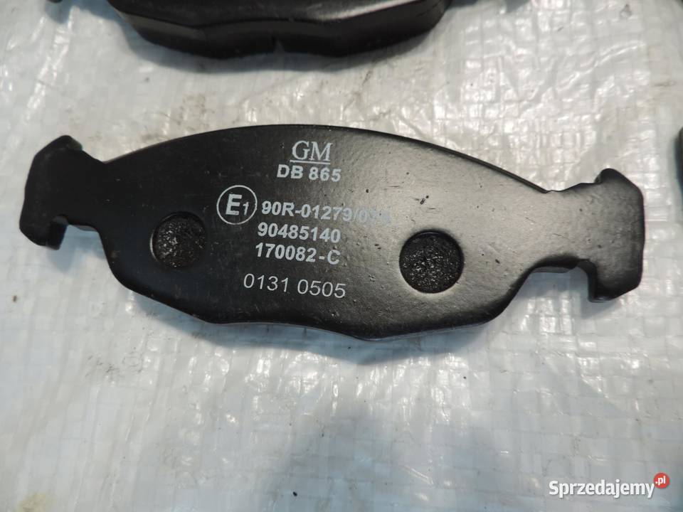 ZESTAW KLOCKÓW HAMULCOWYCH OPEL ASTRA F 90485140 osobowe