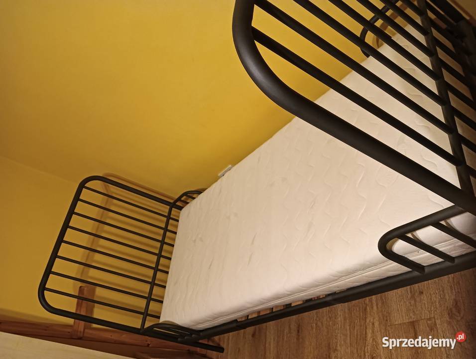 Łóżko młodzieżowe z stelażem