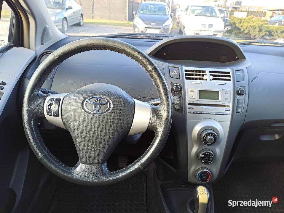 Zadbana Toyota Yaris II 2006 10 aktualne badania benzyna Wrocław