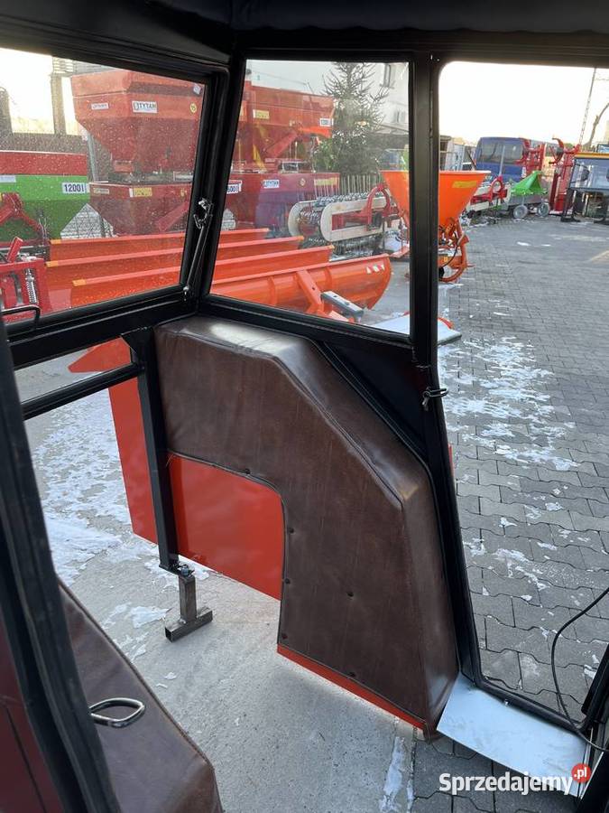 Kabina ciągnikowa kabina Massey Ferguson MF235 Grójec