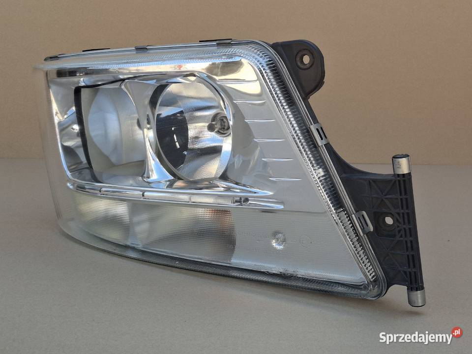 MAN TGX TGS REFLEKTOR PRAWY LAMPA PRAWA ORYGINAŁ Bieleń