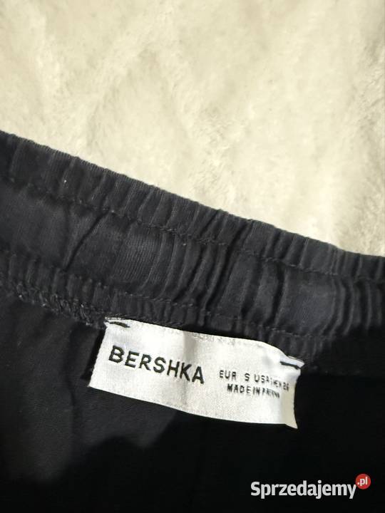 Dresy Bershka czarne szerokie z szeroką nogawką Bershka Dębniak