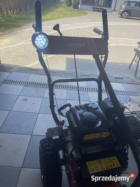 Zamiatarkoodśnieżarka HECHT Szczytno sprzedam