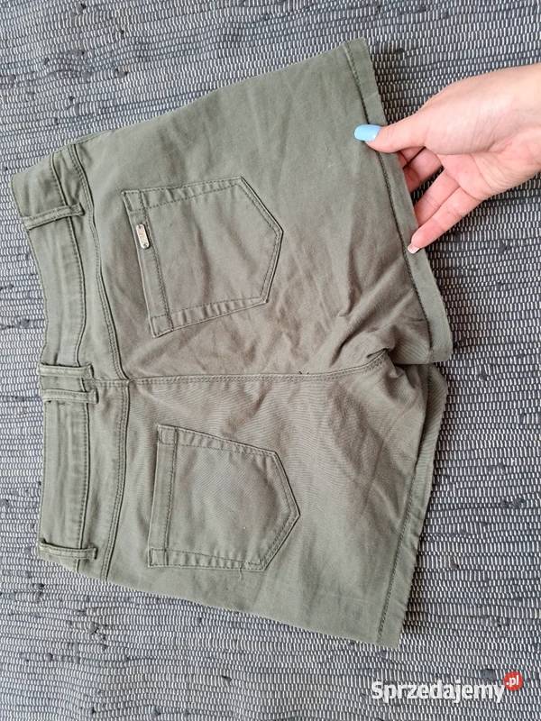 Krótkie zielone spodenki Stradivarius rozmiar 34