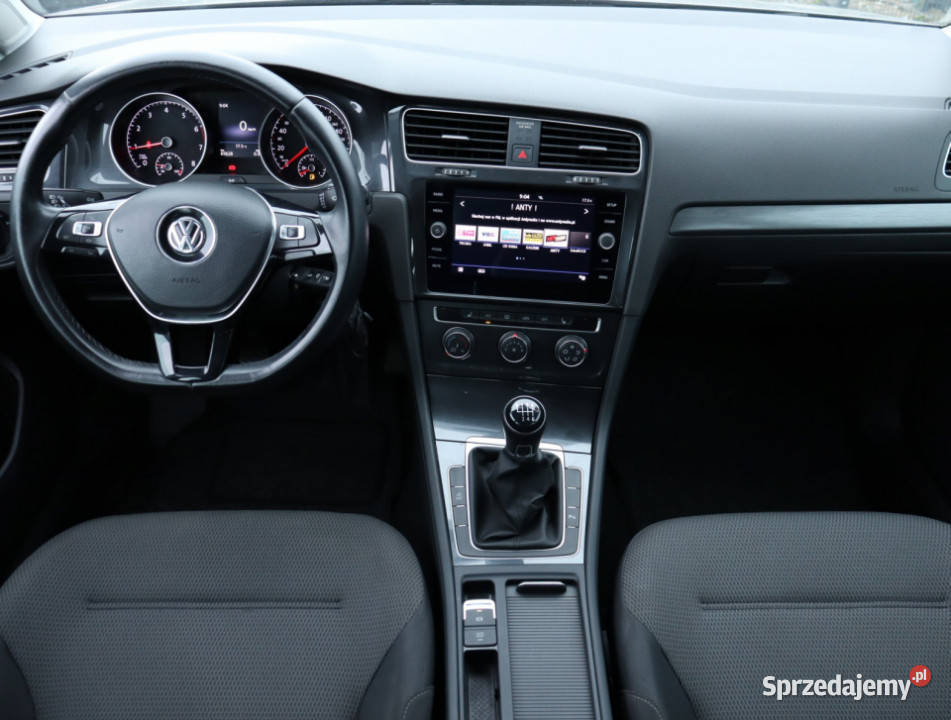 VW Golf 15 TSI asystent pasa ruchu