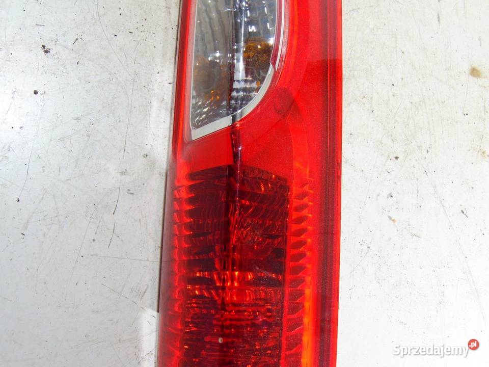 TRAFIC VIVARO LIFT LAMPA PRAWY TYLNA TYŁ