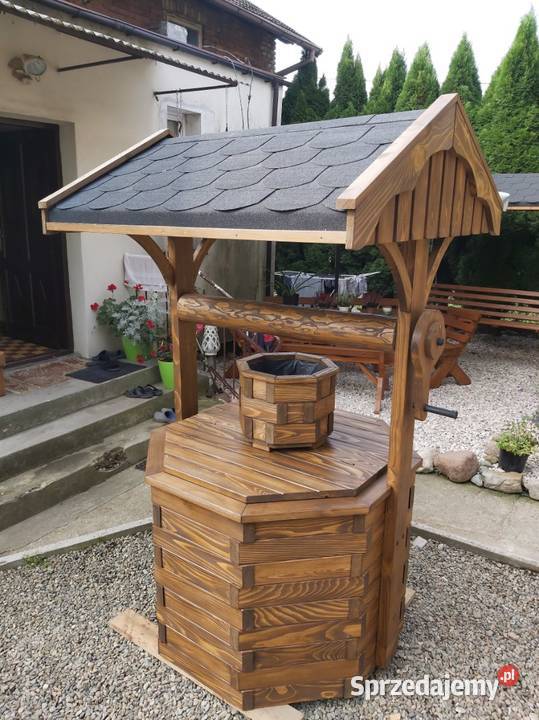 Drewniana obudowa studni Jasło