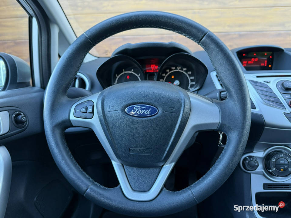 Ford Fiesta 125 benzyna zadbana książka nieuszkodzony śląskie Konradów