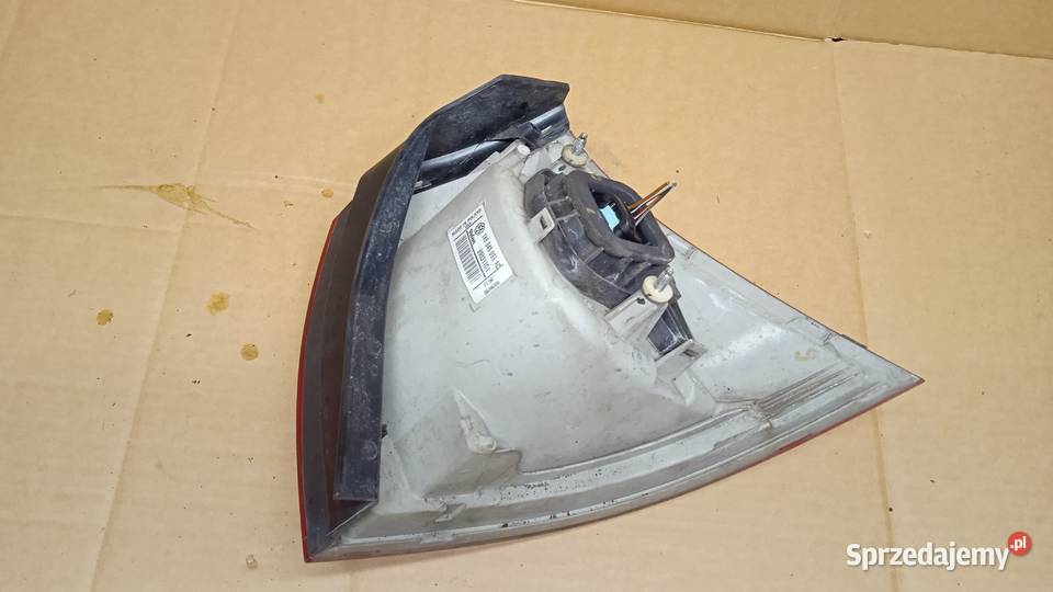 VW GOLF V HB LAMPA TYŁ LEWA osobowe