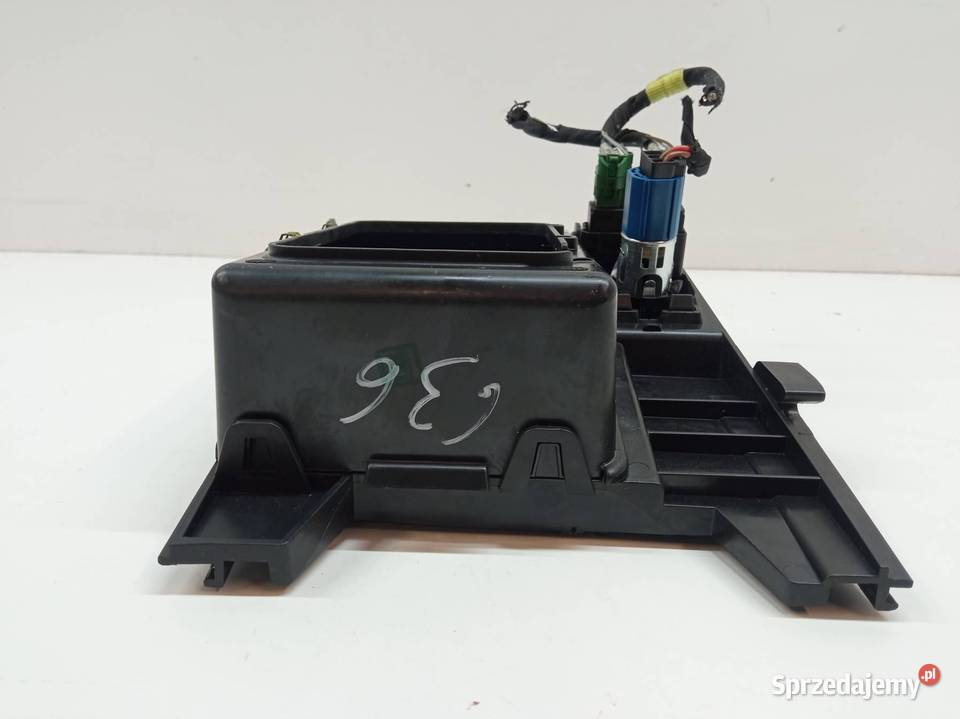 POPIELNICZKA GNIAZDO USB 12V PIANO BLACK