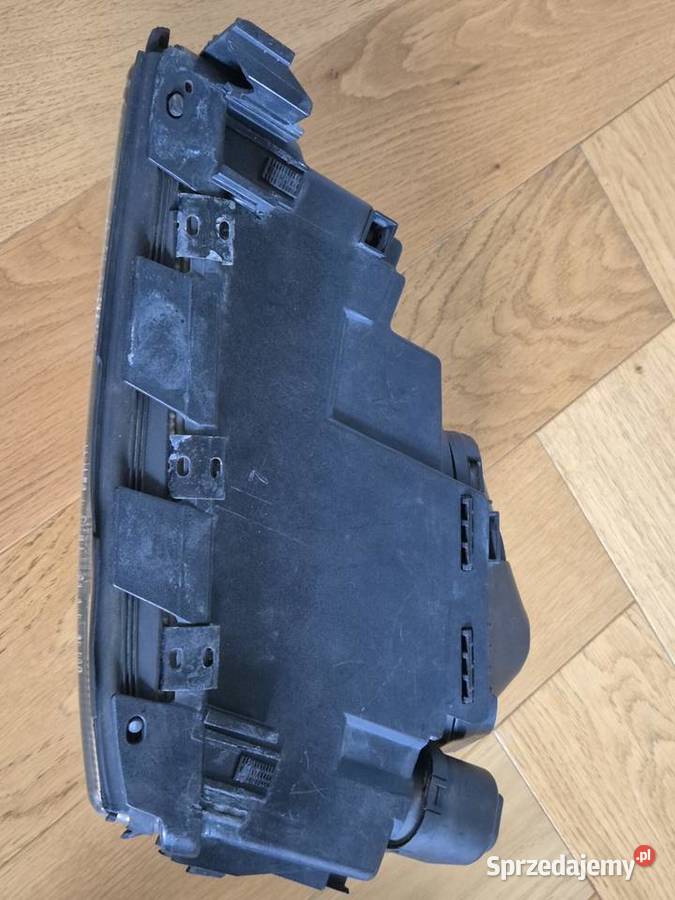 Reflektory potrójne halogenowe Audi 100 C4 L Wrocław sprzedam