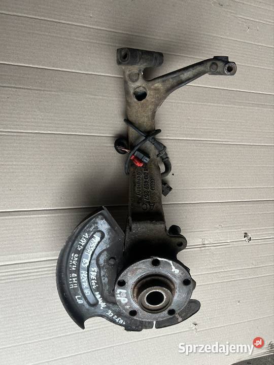 Zwrotnica lewy przód Passat b5 19tdi 8D0407257AC Bydgoszcz