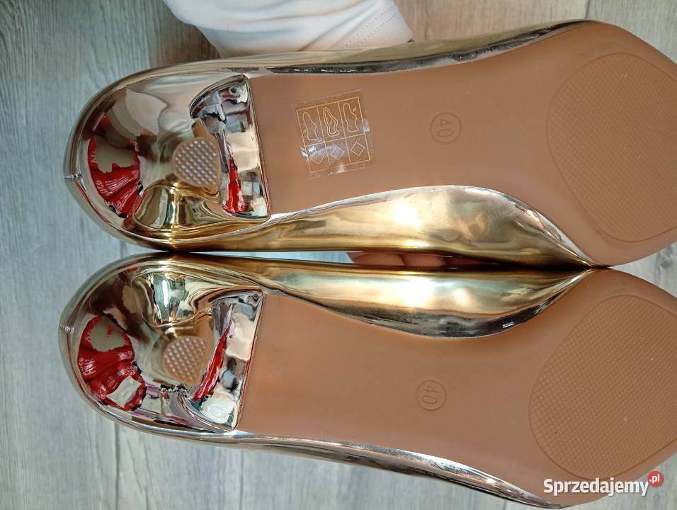 40 Złote niskie czółenka wieczorowe Nowe
