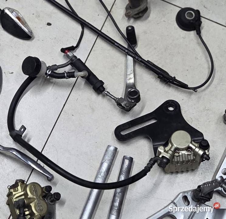 Częsci Yamaha YZFR125 813r zacisk wydech plastik Widzów