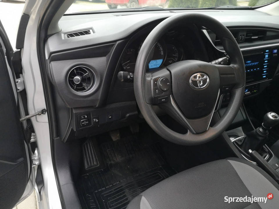 Toyota Auris 16 Benzyna 132 Salon LIFT 1Właś Rok produkcji 2015 Strzegom