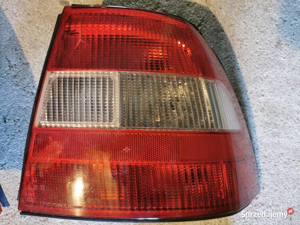 Tylne lampy Vectra B sedan osobowe Dachnów