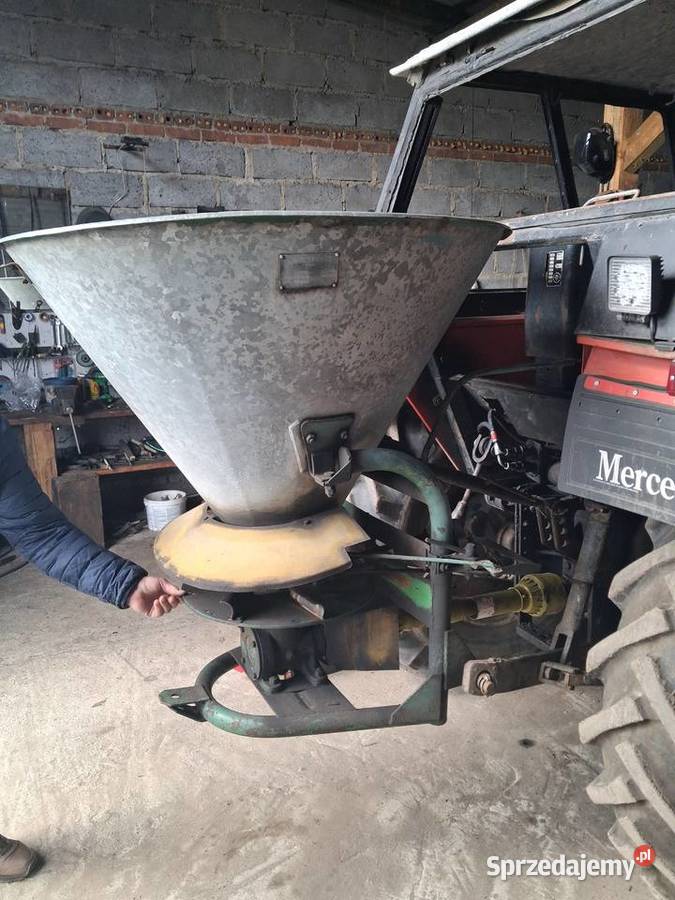 Rozsiewacz nawozu lejek Nowe Krasnodęby