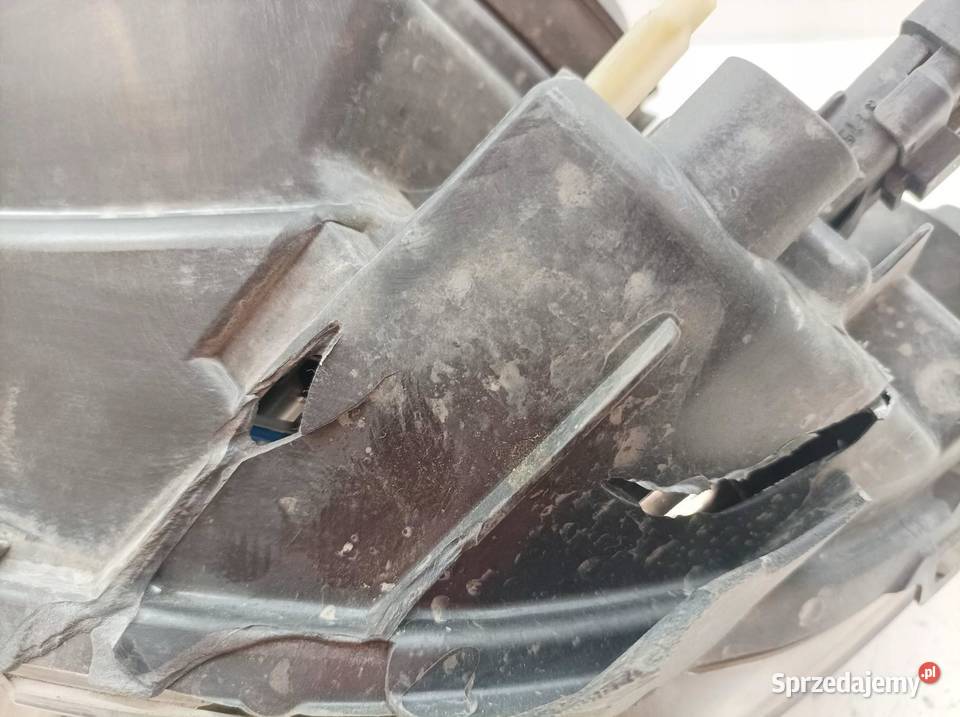 LAMPA PRZÓD PRAWA EUROPA USZKODZONA 260107737R
