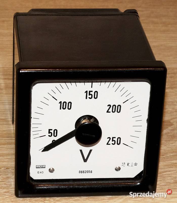 Miernik analogowy woltomierz tablicowy E40 250 sprzedam