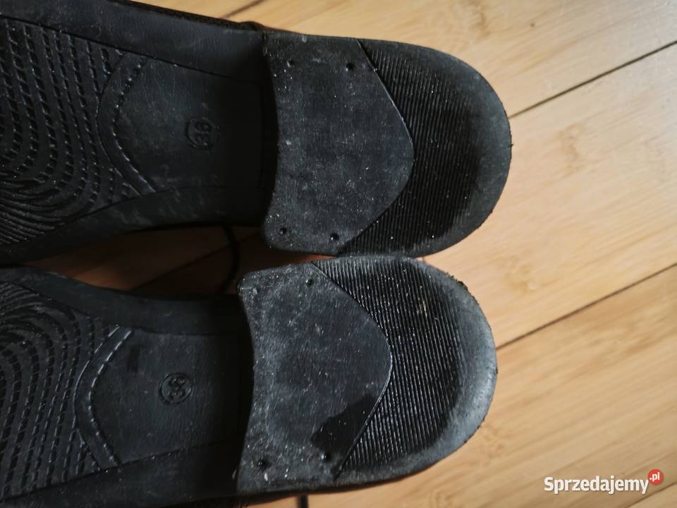 Czarne skórzane półbuty wizytowe chłopięce 36 Połaniec