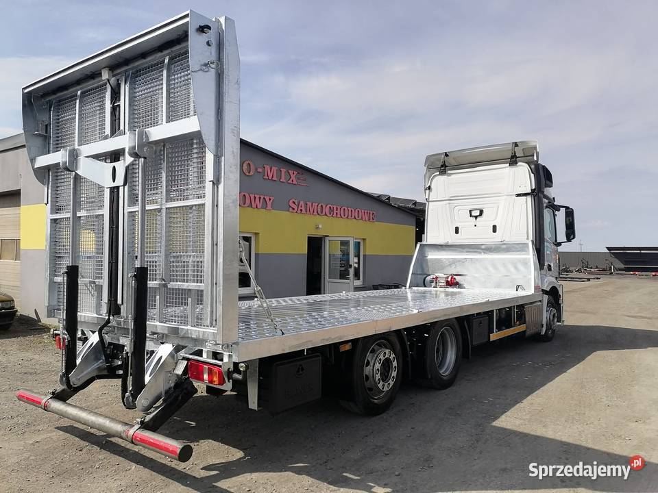 Mercedes NOWE NADWOZIE rampa hydrauliczna pomoc Strachosław sprzedam