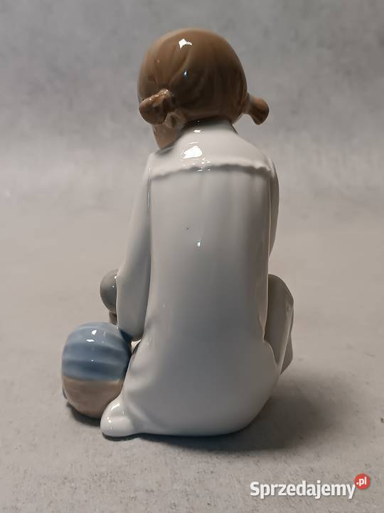 LLADRO seria Zaphir Dziewczynka z lalką Zakopane