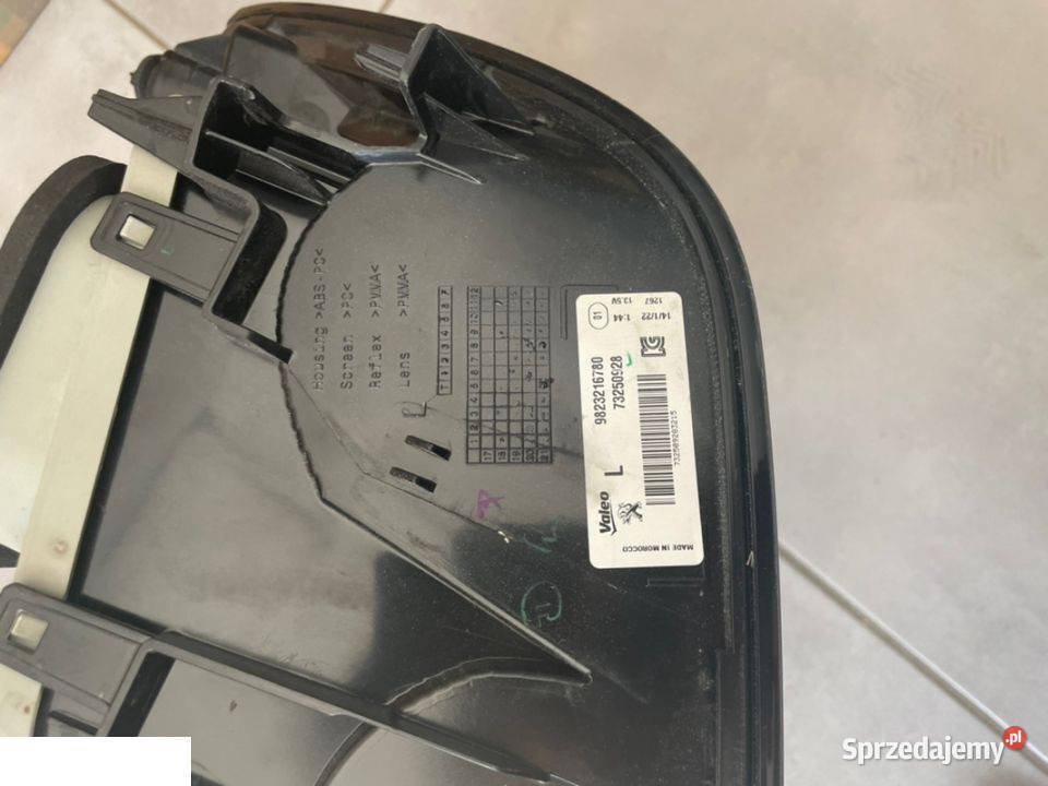 Peugeot 208 II lampa lewy tył Led Kozubszczyzna sprzedam