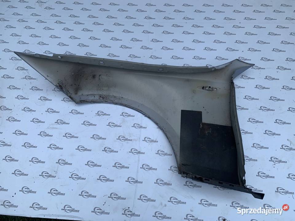 BMW E82 10r błotnik prawy przód Rok produkcji 2010