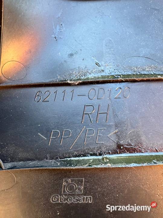 Osłona progu prawy przód Toyota Yaris III 1120 Brzesko sprzedam