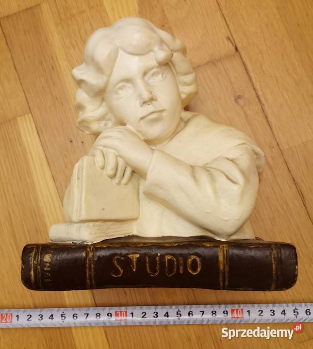 214 FIGURKA CHŁOPIEC NA KSIĄŻCE DISCO Łódź sprzedam