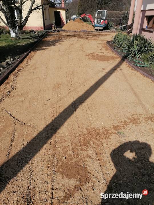 Podbudowa utwardzanie kruszywo Wykonanie wejść i tarasów Niechcice