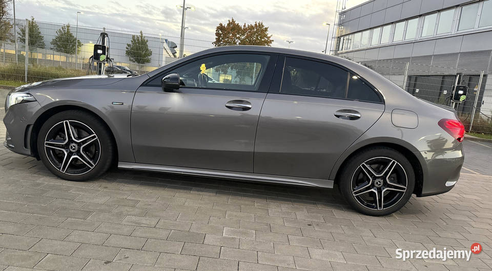 Mercedes A250e AMG Line Night Pano Burmester 360 przyciemniane szyby Warszawa sprzedam