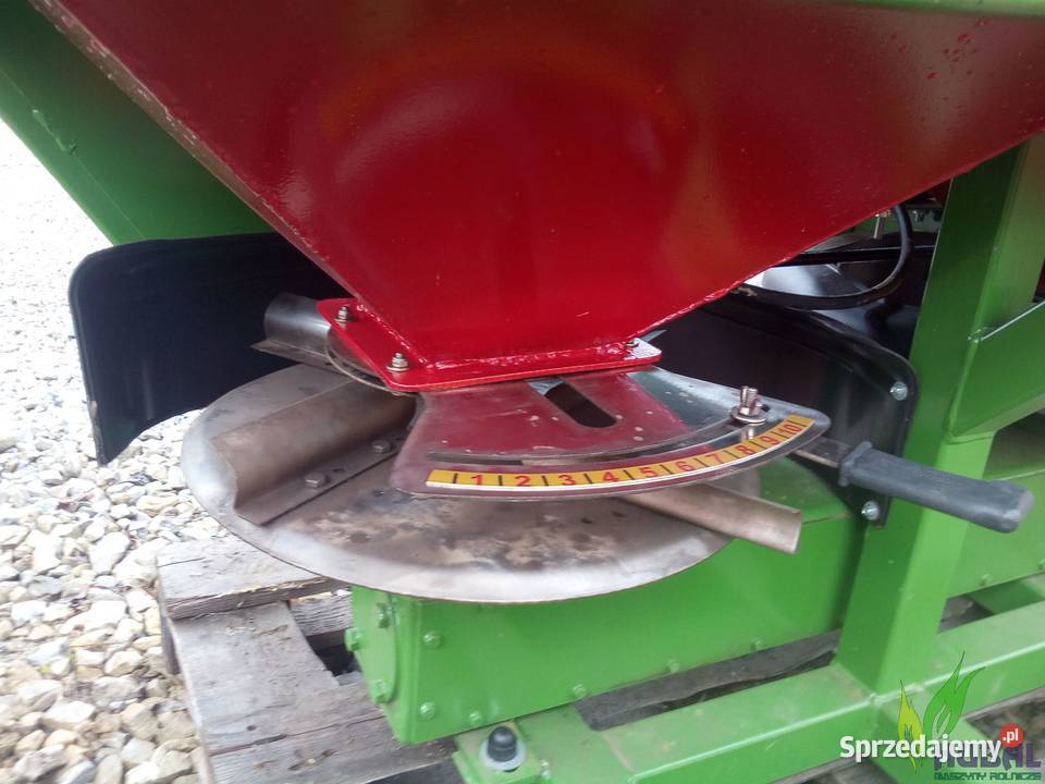 Rozsiewacz nawozu dwutarczowy ARMASZ 600L Rozsiewacze nawozów lubelskie Barchaczów