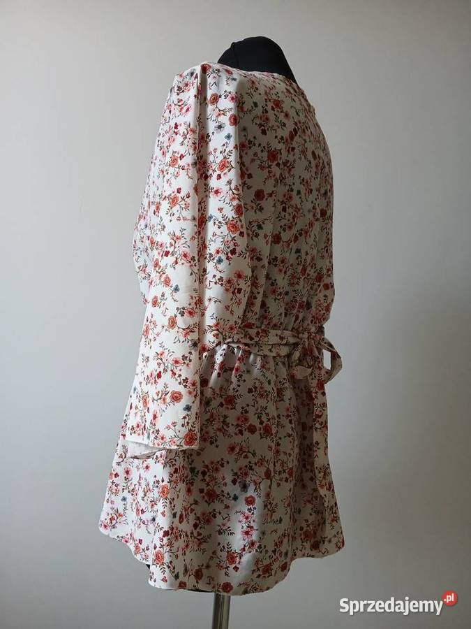 Bluzka damskaelegancka biała w kwiaty rozmiar s Kielce sprzedam