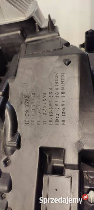 VOLVO XC40 LAMPA PRAWY PRZÓD ANGLIK RHD 31655986