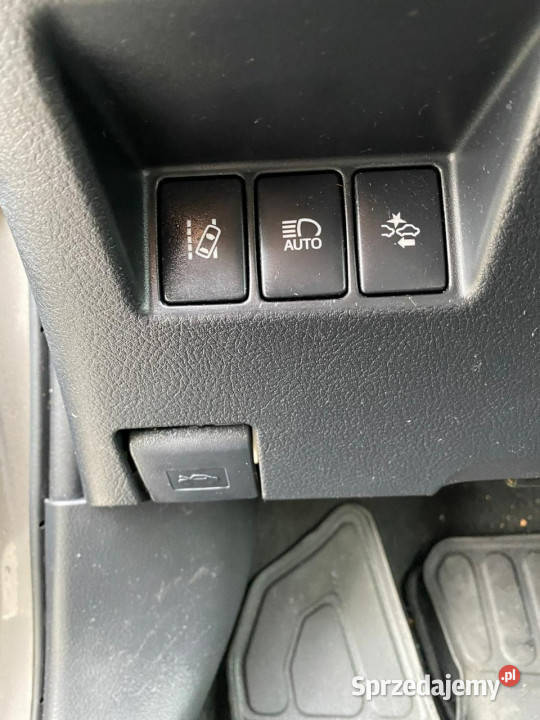 Toyota Yaris HYBRID kamera klimatronic navi