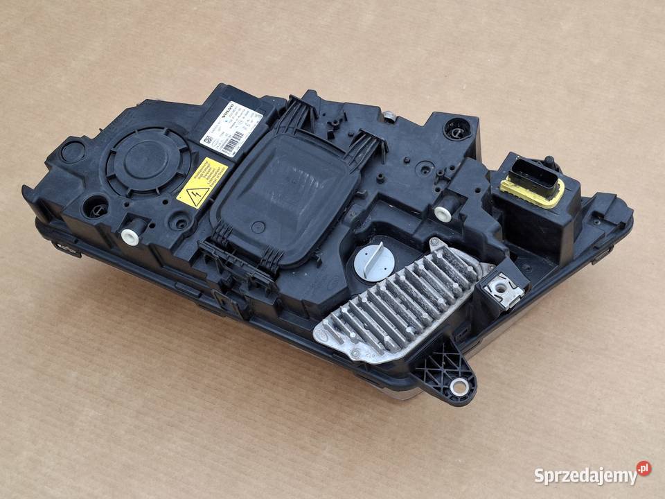 VOLVO FH4 FH 4 REFLEKTOR PRAWY BIXENON LAMPA Bieleń sprzedam