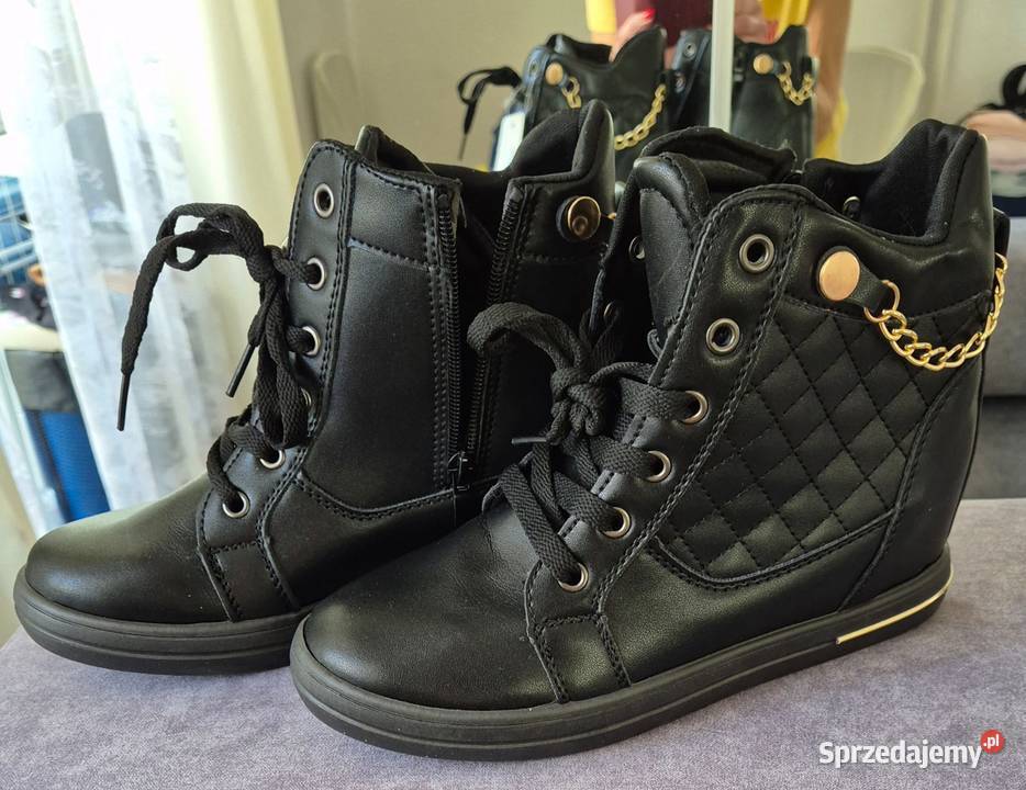 Sneakersy na koturnie