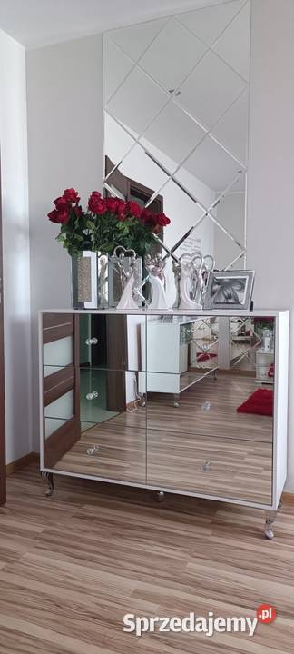 Komoda polyskowa biała z lustra lustrzana noga Kępno