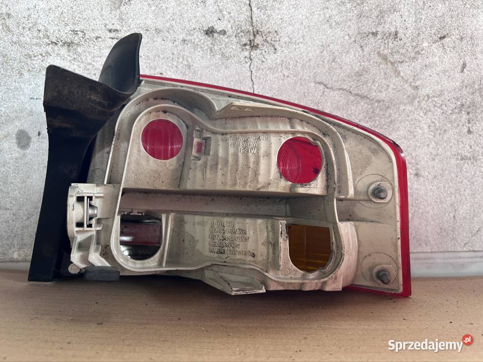 Lampa lewy tył Audi a4 b7 sedan TYC Grudziądz sprzedam