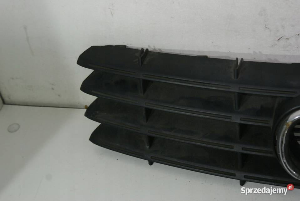 AUDI A8 D2 9902 GRILL ATRAPA KRATKA MASKI LIFT Atrapy Przemęt sprzedam