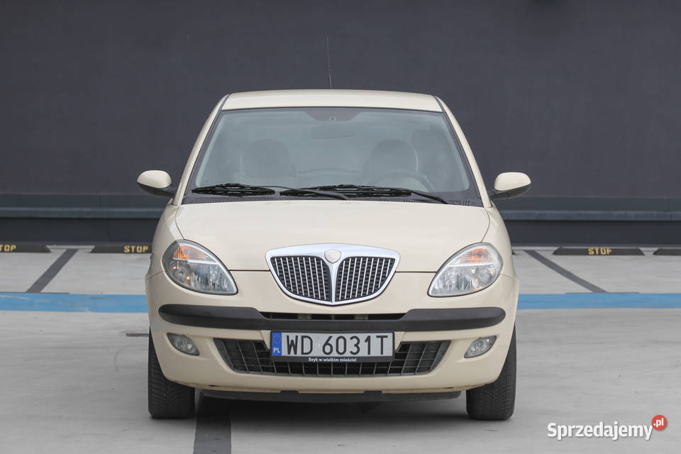 Lancia Ypsilon 12