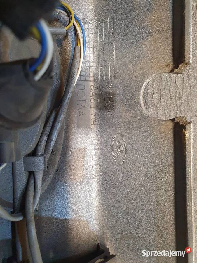 listwa tylnej klapy ford Fiesta mk7 sprzedam