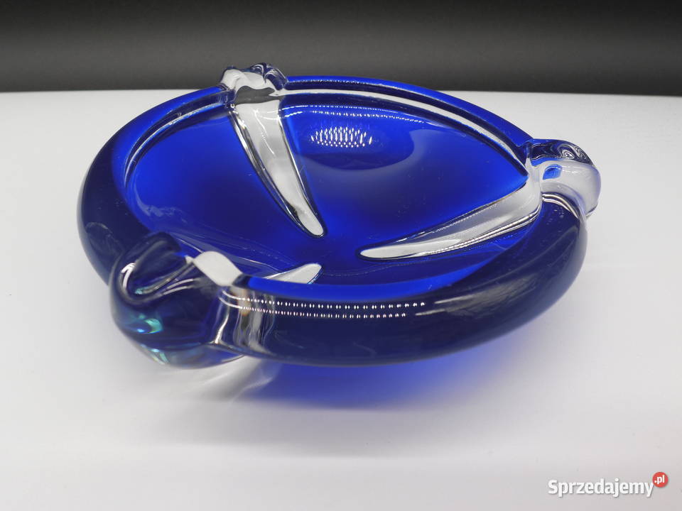 Popielniczka ze szkła kobaltowego lata 70 wielkopolskie Raszków