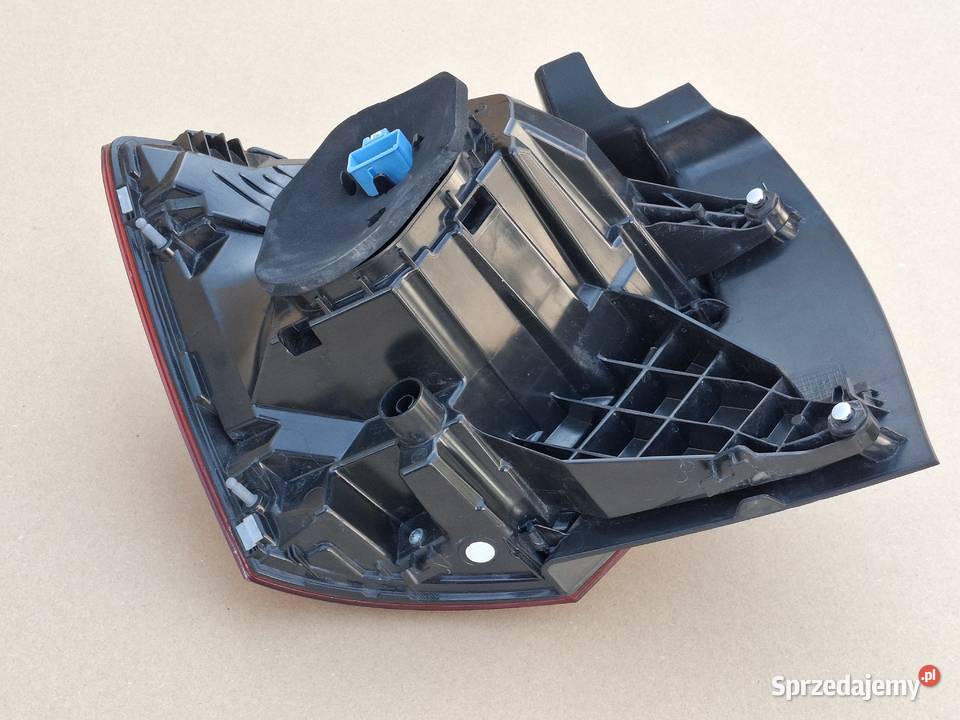 VW POLO 2G VI 6 LIFT LAMPA PRAWY TYŁ PRAWA TYLNA Bieleń