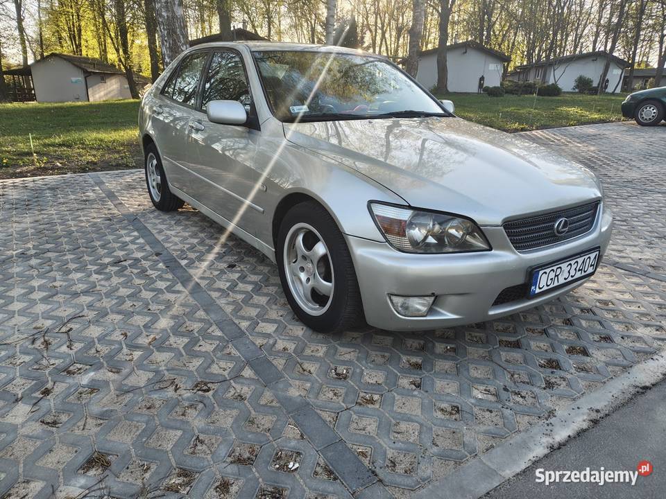 Lexus is200