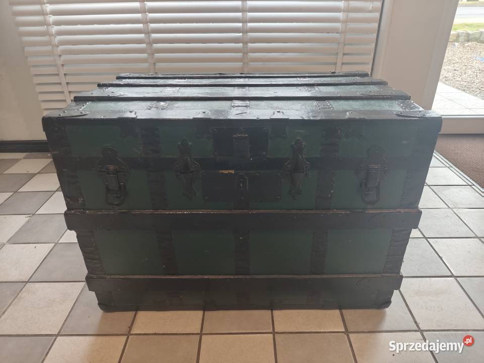 Stary kufer parowy Budzyń