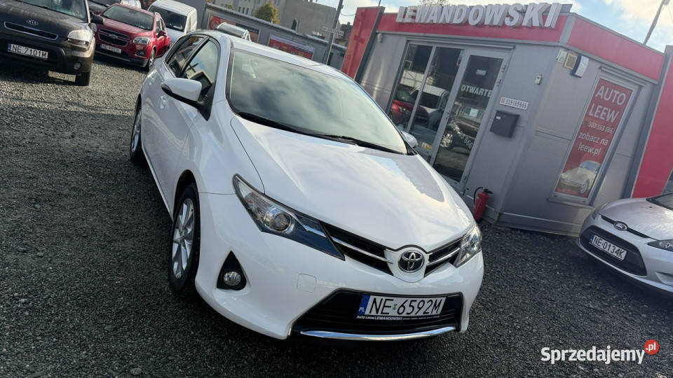 Toyota Auris Benzyna Zarejestrowany Ubezpieczony manualna Elbląg sprzedam